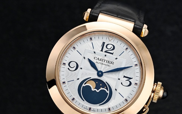 這只卡地亞全新月相表，氣質(zhì)拿捏了