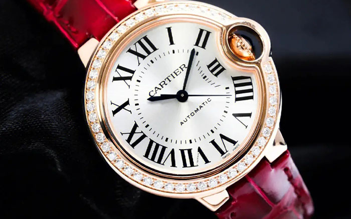 卡地亞手表如果發(fā)現(xiàn)進(jìn)灰了要怎么清除？