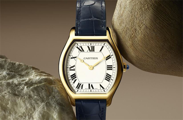 卡地亞腕表皮表帶發(fā)黑？三大妙招輕松恢復(fù)光澤（圖）