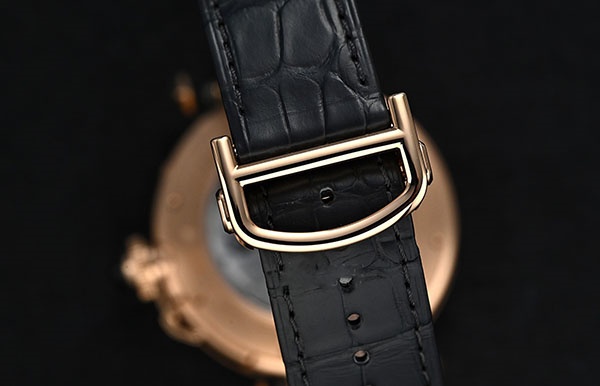 解鎖卡地亞手表長表帶的秘密：輕松調整，展現(xiàn)完美佩戴藝術（圖）